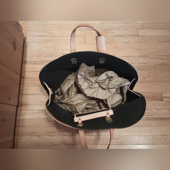 Dooney and Bourke Cabriolet Weekender - Picture 11 of 16